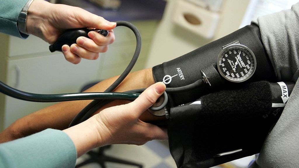 Dr. Elizabeth Maziarka reads a blood pressure gauge during an examination of patient June Mendez at the Codman Square Health Center April 11, 2006 in Dorchester, Massachusetts. (Photo by Joe Raedle/Getty Images)