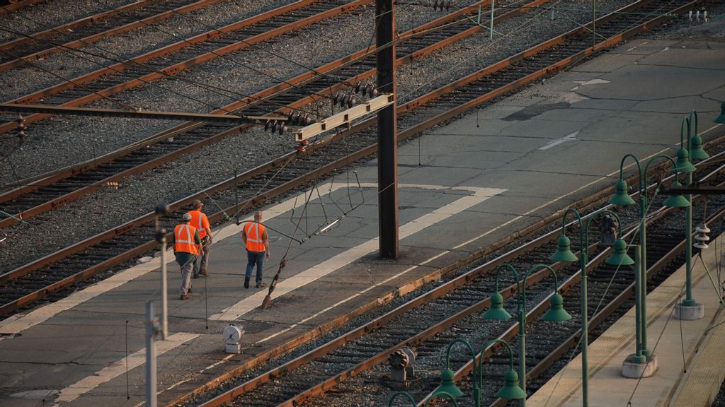 Railway workers walk through Union Station in Washington, DC, on September 15, 2022. - US rail companies and unions have reached a tentative deal to avert a major strike over the weekend, US President Joe Biden said in a statement on September 15. The railroads and the Biden administration have focused on wage increases included in the deal between the railroad companies and the unions. STEFANI REYNOLDS/BENZINGA