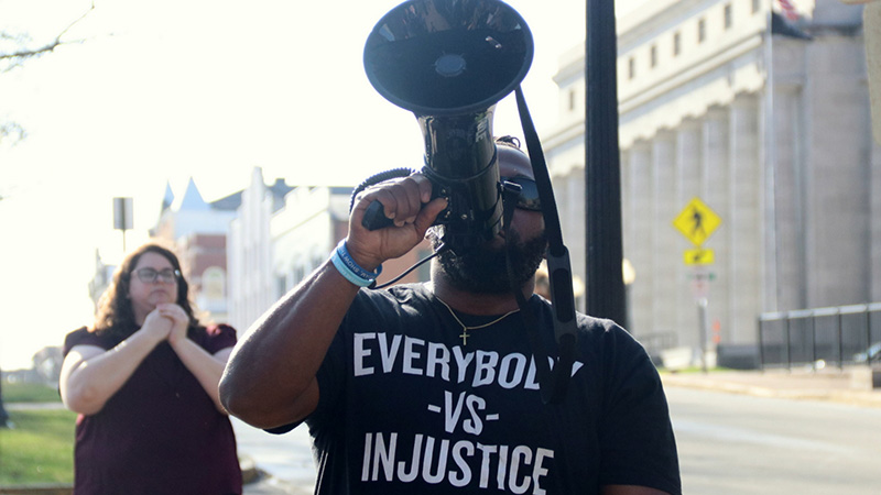 Protesters holding signs demanding fair maps outside the Missouri Supreme Court.