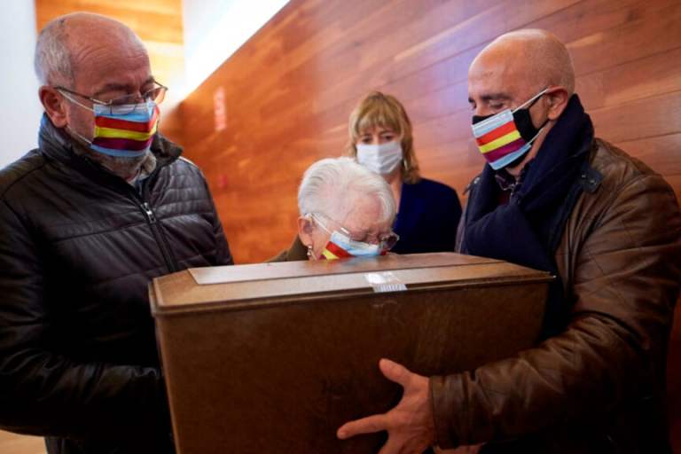 VIDEO: Woman Hugs Father’s Remains 84 Years After His Spanish Civil War Execution