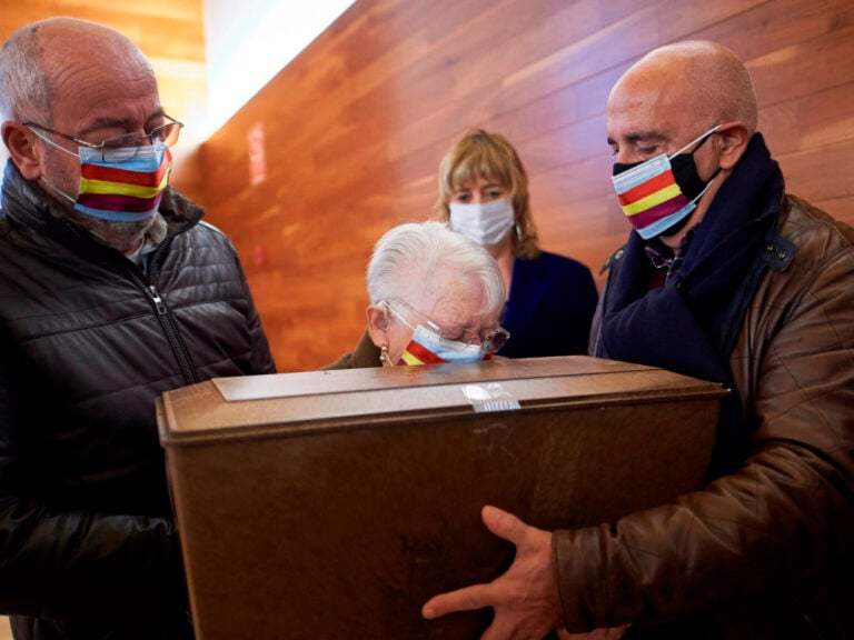 VIDEO: Woman Hugs Father’s Remains 84 Years After His Spanish Civil War Execution