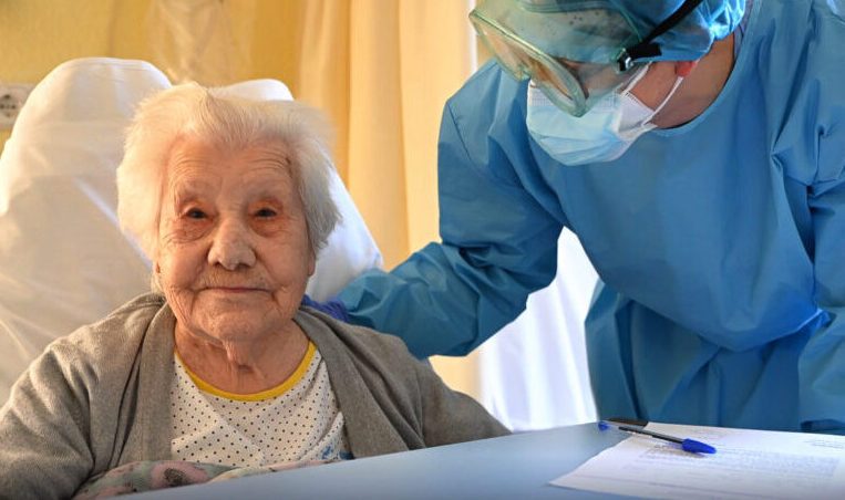 VIDEO: 104-year-old Spanish Woman Recovers From COVID, Gets Standing Ovation 