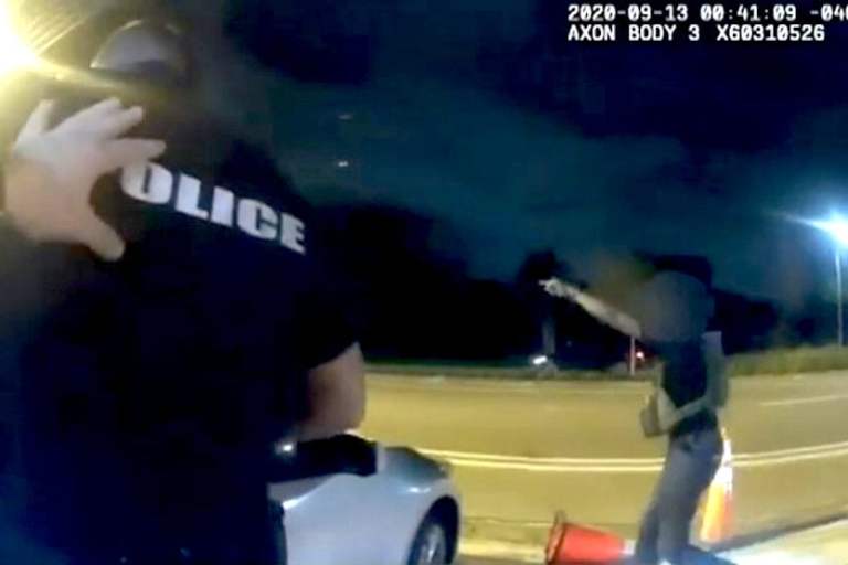 VIDEO: Police Dodge Bullets to Make Arrest