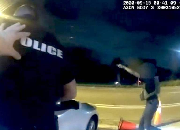 VIDEO: Police Dodge Bullets to Make Arrest