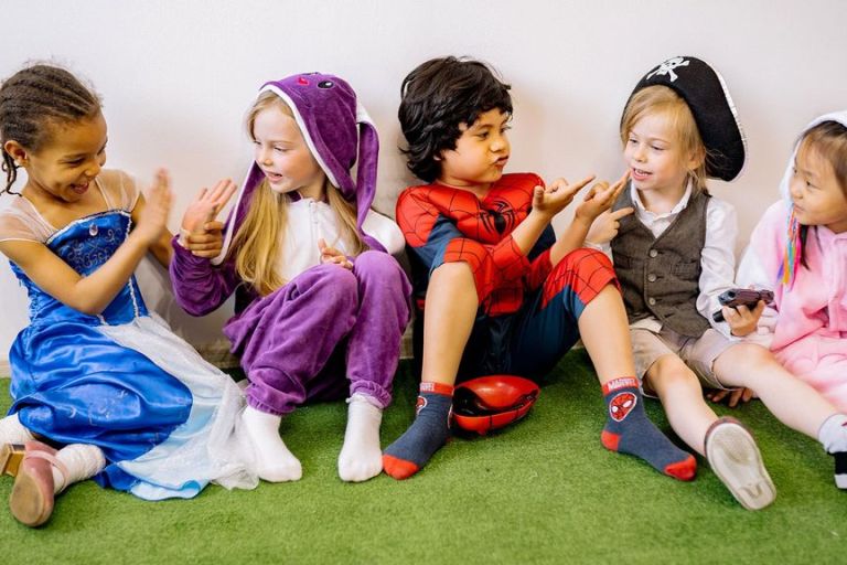Dissimilar Students Can Become Friends By Being Assigned To Sit Together: Study