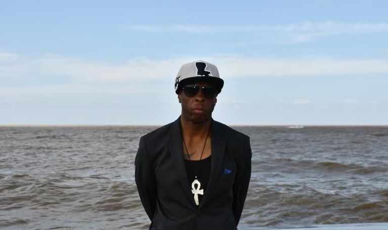 Louisiana Legends: The Story Of New Orleans Music Pioneer Mobo Joe 