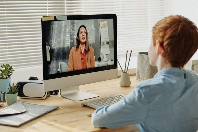 During Covid-19 Pandemic, Students Taking Courses Online Got A Lot More Sleep: Study
