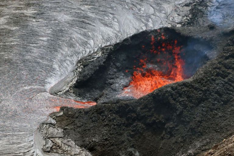 VIDEO: Hawaii Five-Flow: Quake And Poison Gas Risks Still High At Volcano Summit