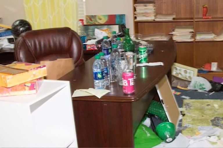 Wealth Service: Doctor Seized For Conning Patients In Illegal Painkiller Scam