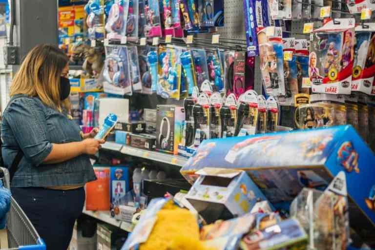 Early Christmas Gift: Walmart And Target Ignore Investors, Resist Raising Prices This Holiday Season
