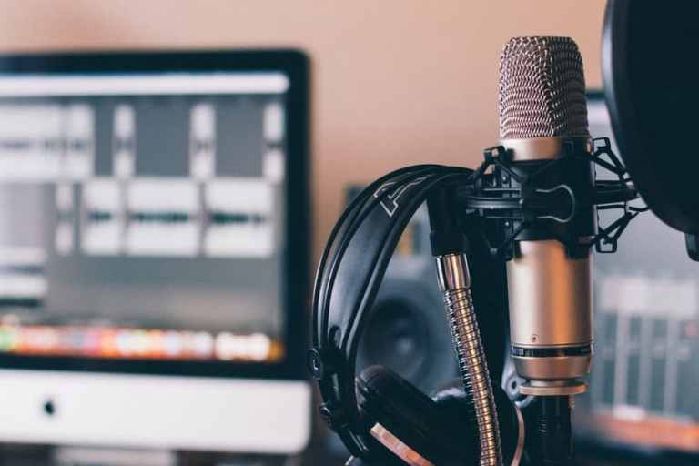 Listen Up: Here are the Top 5 African-American Podcasts You Should be tuning into