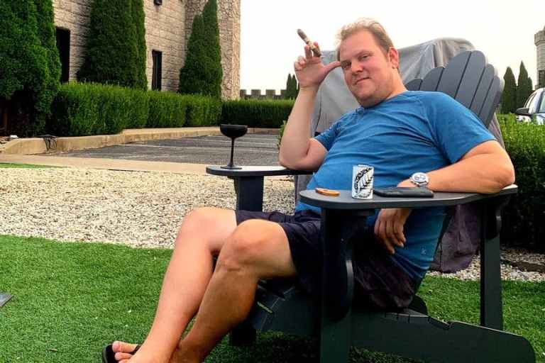 Meet The Travel Agent Who Made More Than $250K During The Travel Industry’s Pandemic Lull