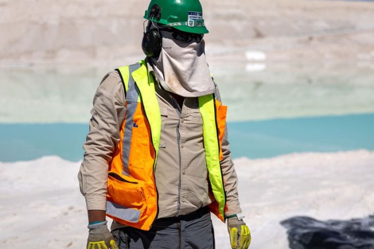 U.S., China, And Australia Compete For Lithium To Secure Profitable Electric Car Industry
