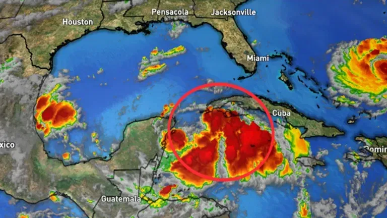 Tropical Storm Idalia continues to move towards Florida