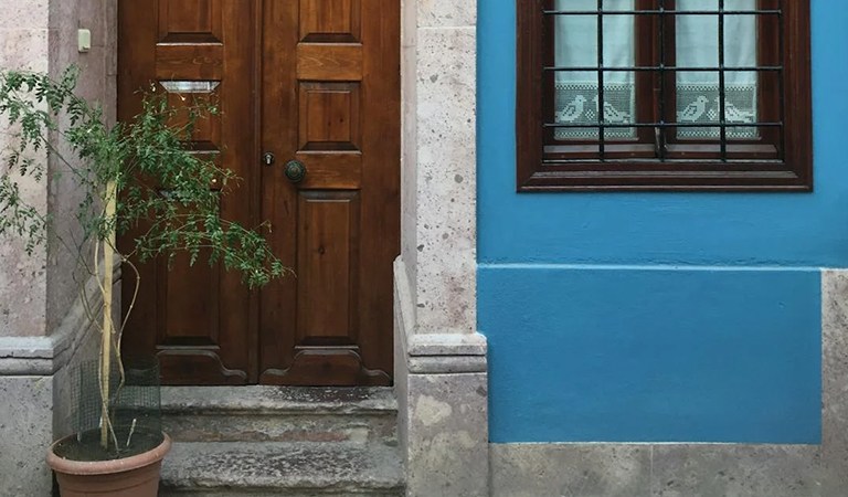 Small Front Porch Ideas to Maximize Your Space