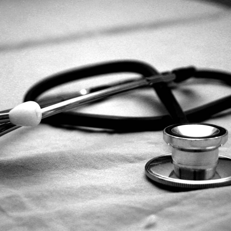 The Different Roles of Home Health Aides, Professional Nursing Care, and CNA’s in Patient Home Care