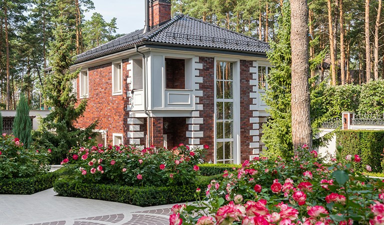 Refresh Your Home’s Exterior for Spring 2025