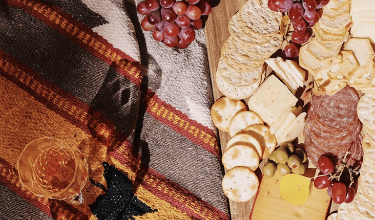 Seasonal Picnic Ideas: Warm and Sweet Dishes for Fall