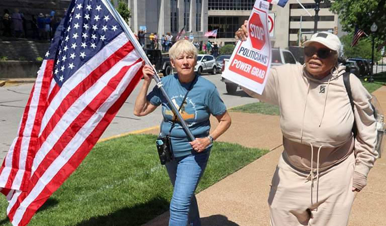 Hundreds Rally for Fair Congressional Maps Outside Missouri Supreme Court