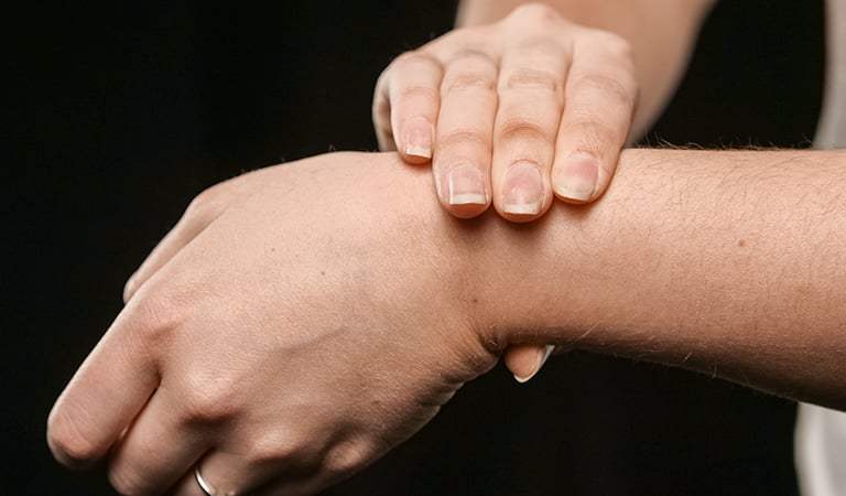 Wellness Wednesdays: How to Prevent Carpal Tunnel Syndrome at Your Desk: Quick Stretches & Ergonomics Tips