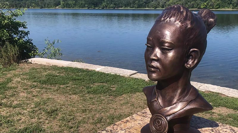 Recovered bronze bust of Olympic gymnast Suni Lee after being found by Saint Paul police.