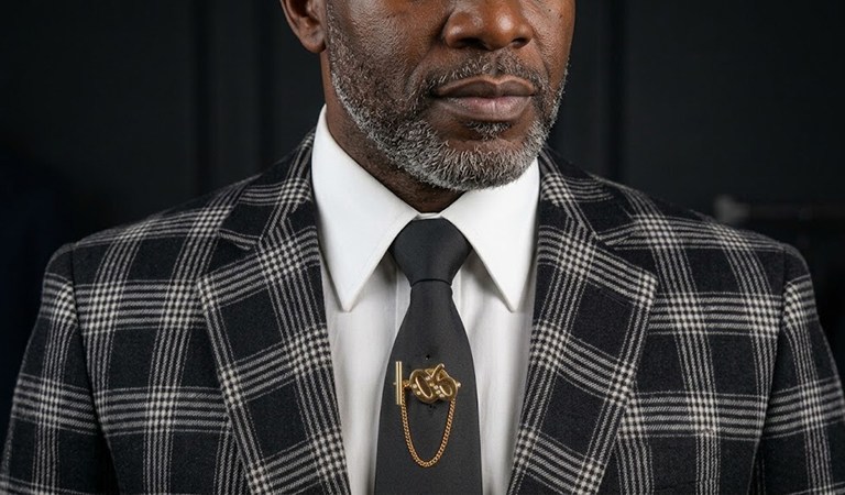 120 Years of Alpha Excellence: Why This Gold Stone Tie Pin From Worldwide Origins Demands Boardroom Respect