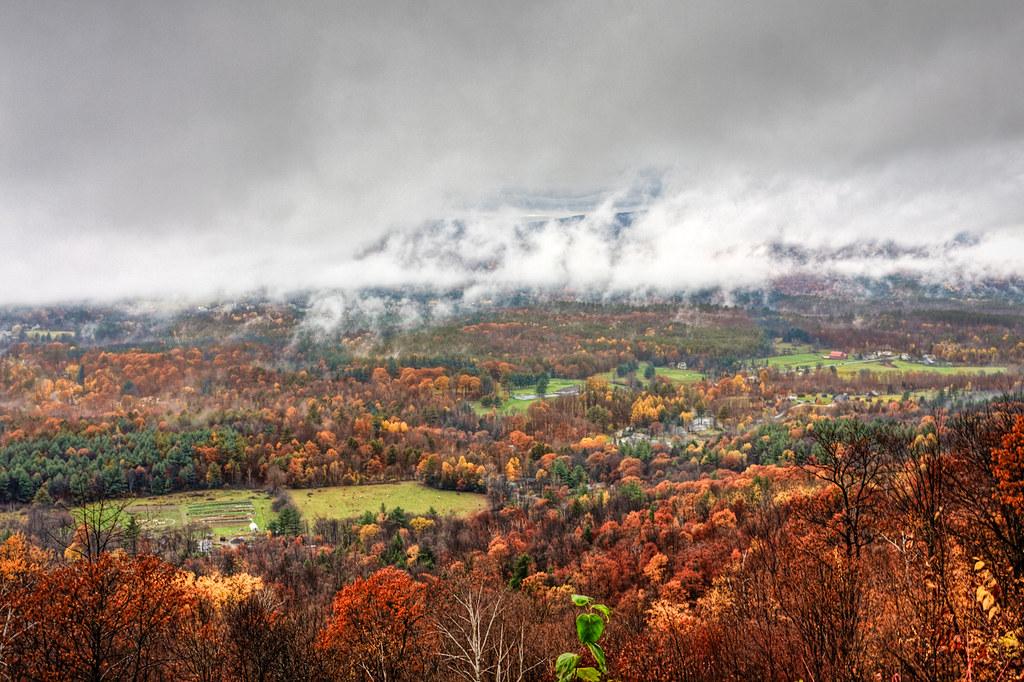 Autumn in Massachusetts | Some autumn colors and low clouds … | Flickr